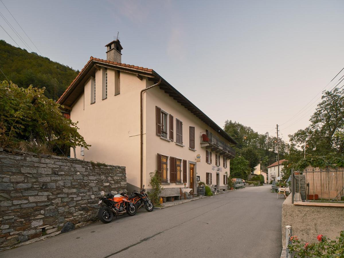 Osteria Gruetli Con Alloggio Borgnone Exteriör bild
