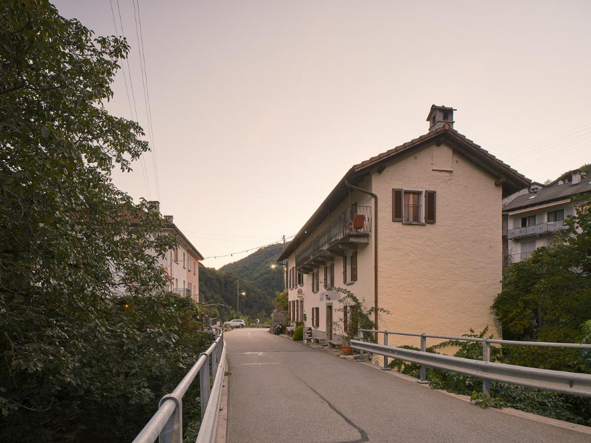Osteria Gruetli Con Alloggio Borgnone Exteriör bild